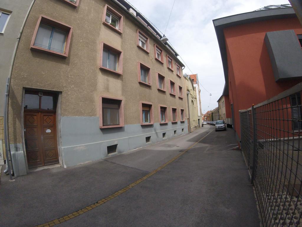 Belvaros Apartman Pécs Exteriör bild